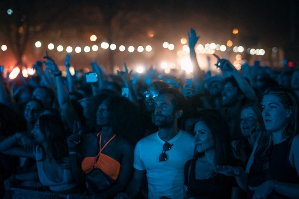 推し活で救われた話 - コンサートで幸せな時間を過ごすファンたち