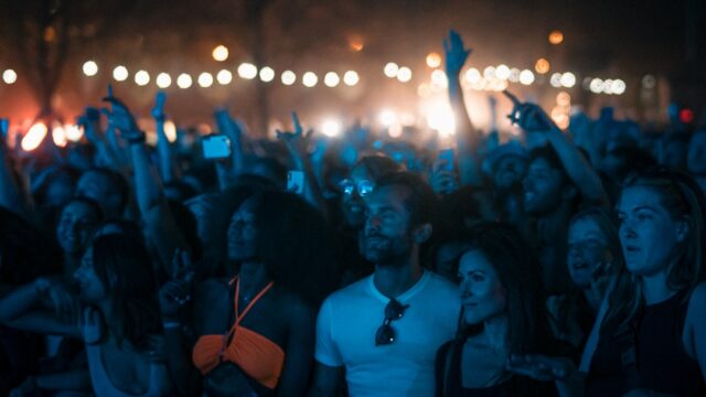 推し活で救われた話 - コンサートで幸せな時間を過ごすファンたち