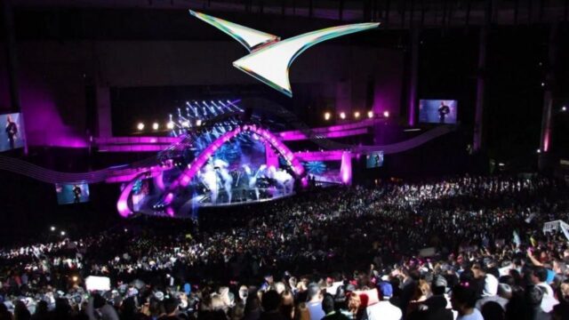 NMIXX、K-POP史上初のビニャ・デル・マール出演決定！LinkedInから始まった奇跡とJYPのラテンアメリカ戦略を徹底分析